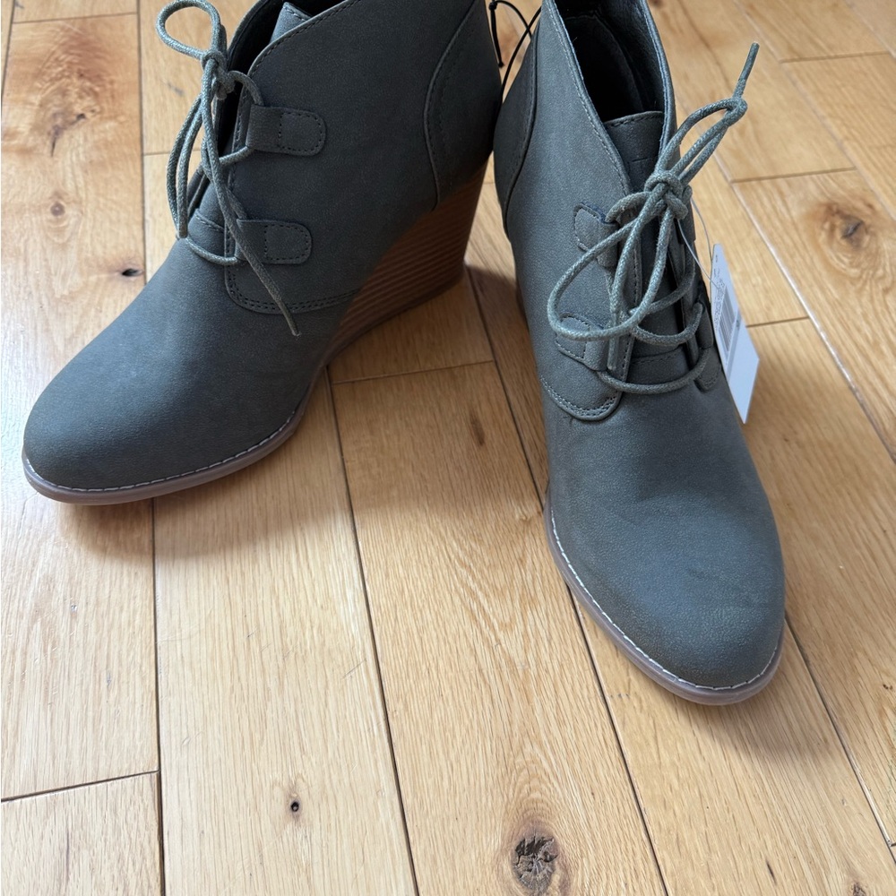NWT Women's Nautica Vaeda Lace-Up Boot, Forrest, 9